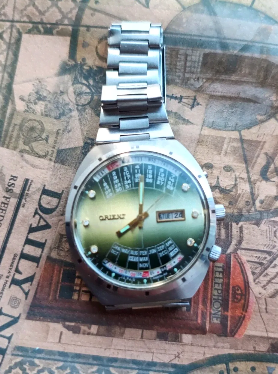 Orient College mechanical watch with automatic calendar.